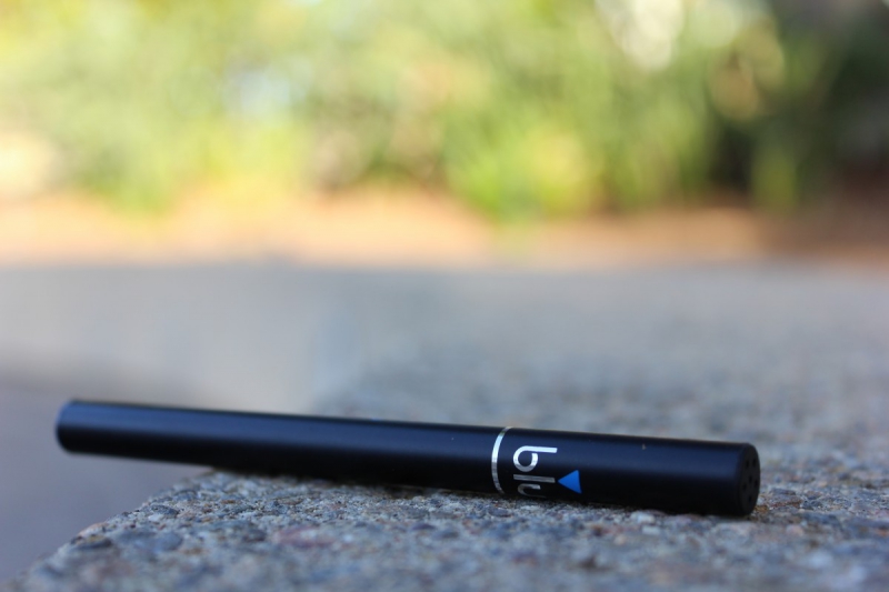 vitrine-GRIMAUD-min_e_cigarette_vaping_blu_cigs_blu_electronic_cigarette_tobacco_cigarette_smoke-637061